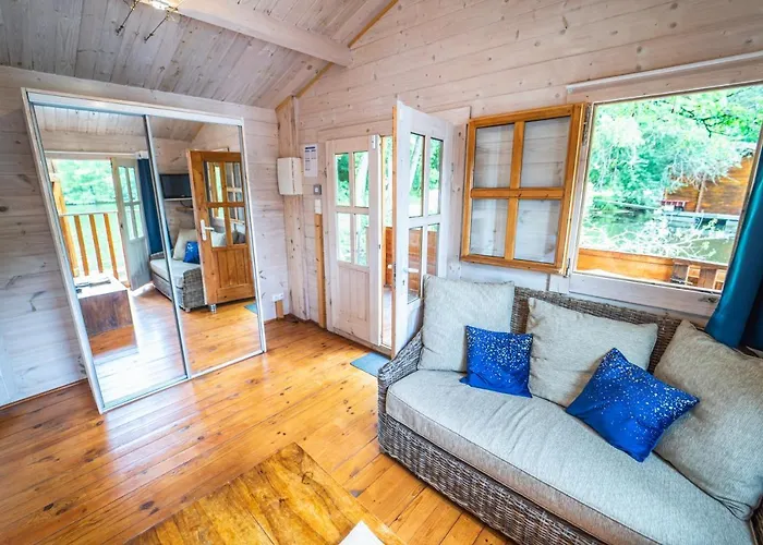 Dahu Wake Park, Proche Saint Emilion بيت خشبي *