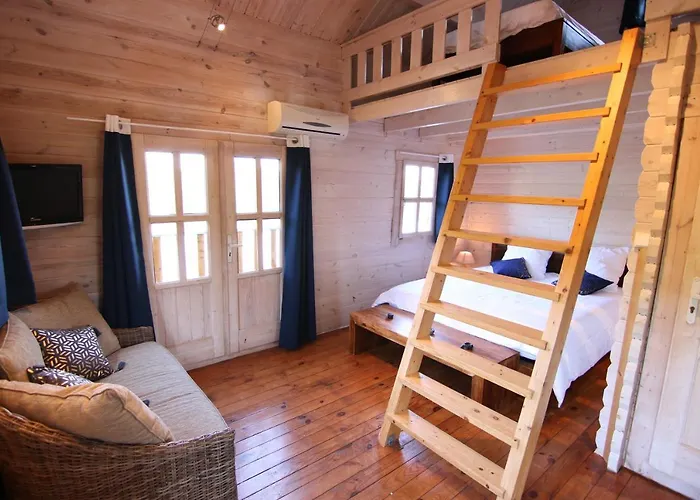 Dahu Wake Park, Proche Saint Emilion بيت خشبي