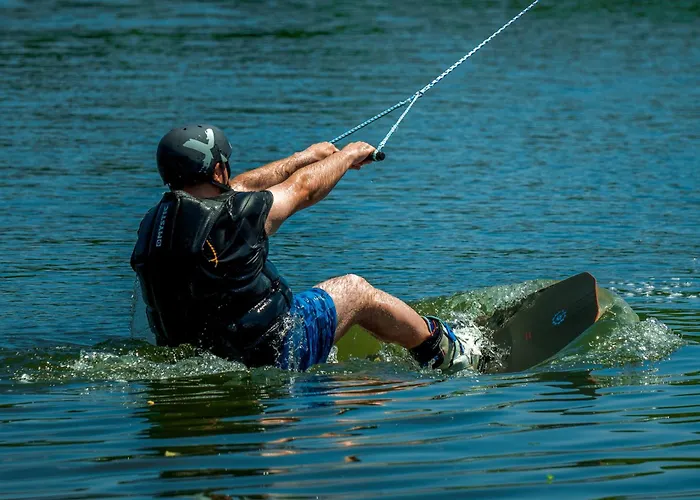 Dahu Wake Park, Proche Saint Emilion بيت خشبي