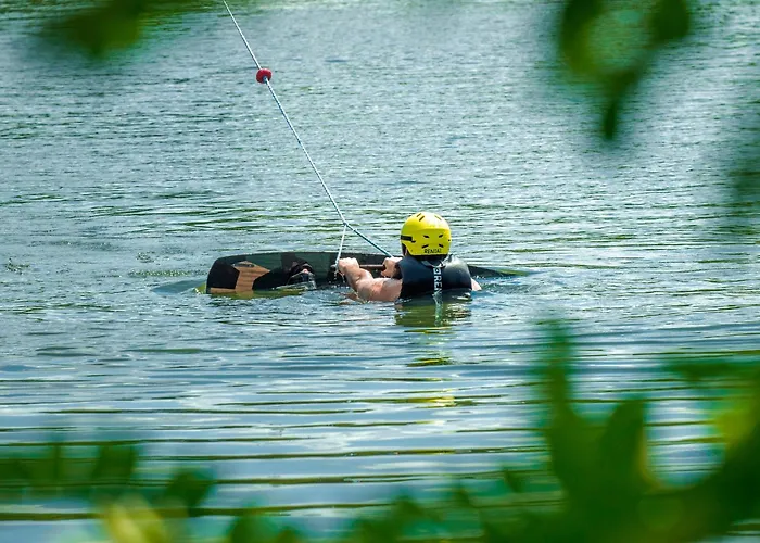 Dahu Wake Park, Proche Saint Emilion بيت خشبي